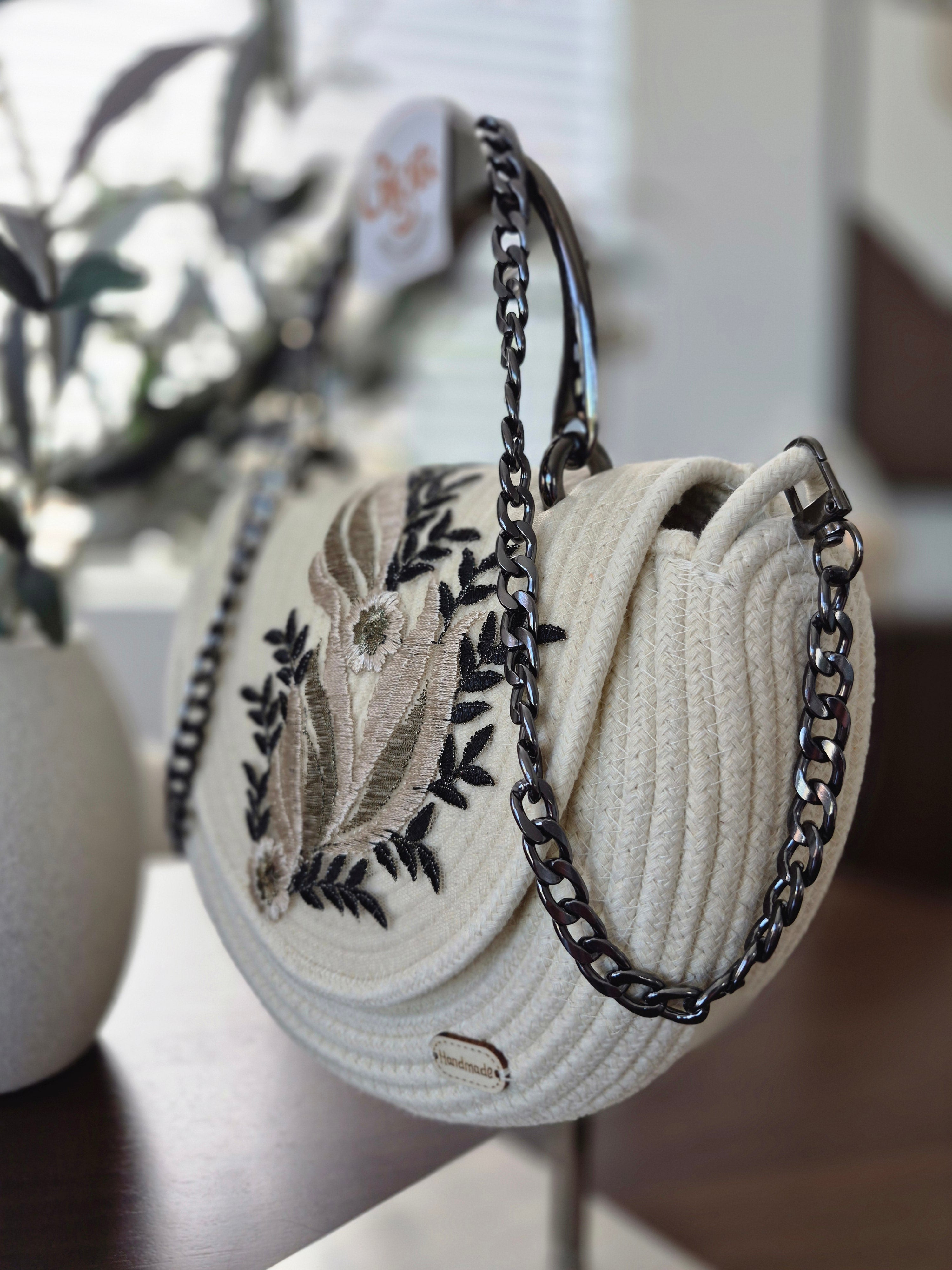 5 Razones para Elegir un Bolso Artesanal sobre una de Marca