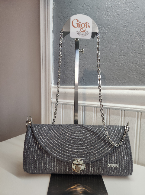 Clutch Plata Estelar - cordón gris plateado con cadena doble y cierre giratorio